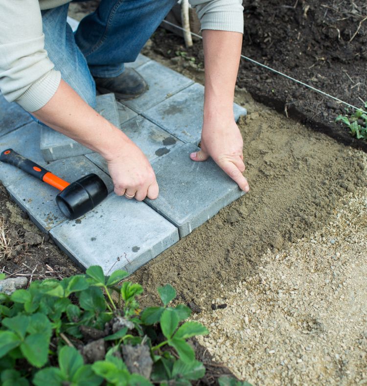 Wege für den Garten anlegen